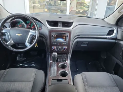 More photos of 2017 Chevrolet Traverse LT at Platinum Auto Plaza, KS