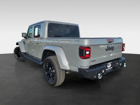 More photos of 2023 Jeep Gladiator High Altitude at Platinum Auto Plaza, KS