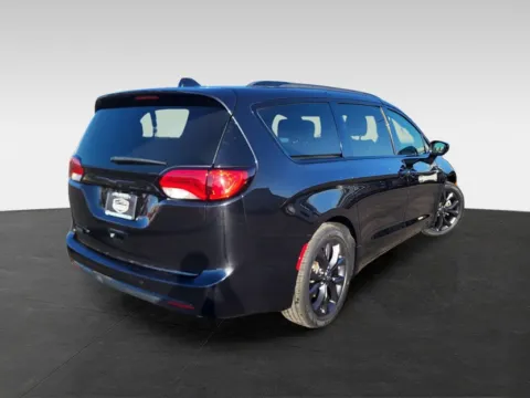 More photos of 2019 Chrysler Pacifica Touring L at Platinum Auto Plaza, KS