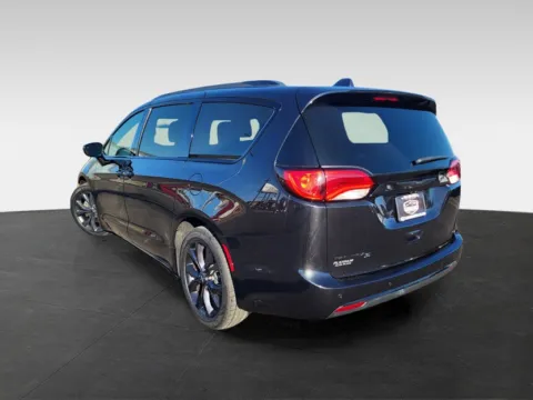 More photos of 2019 Chrysler Pacifica Touring L at Platinum Auto Plaza, KS