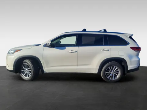 Another view of 2018 Toyota Highlander XLE for sale in Topeka, KS at Platinum Auto Plaza
