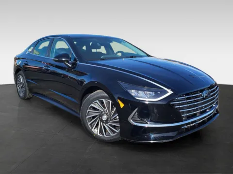 Photos of 2023 Hyundai Sonata Hybrid SEL for sale in Topeka, KS at Platinum Auto Plaza