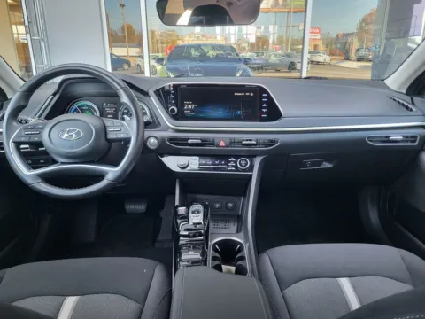 More photos of 2023 Hyundai Sonata Hybrid SEL at Platinum Auto Plaza, KS