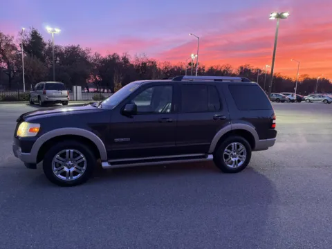 More photos of 2007 Ford Explorer Eddie Bauer at Park Marina Motors, CA