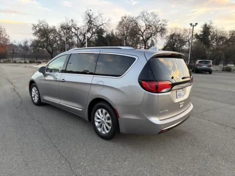 More photos of 2018 Chrysler Pacifica Touring L at Park Marina Motors, CA