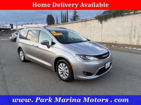 Silver 2018 Chrysler Pacifica Touring L for sale in Redding, CA