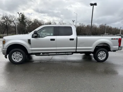 More photos of 2018 Ford Super Duty F-350 SRW XLT at Park Marina Motors, CA