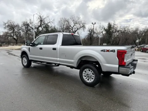 More photos of 2018 Ford Super Duty F-350 SRW XLT at Park Marina Motors, CA