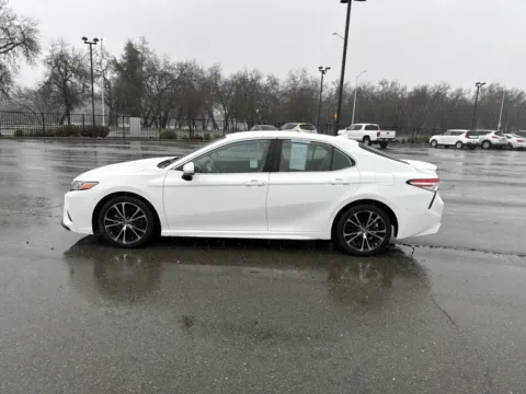 More photos of 2020 Toyota Camry SE at Park Marina Motors, CA
