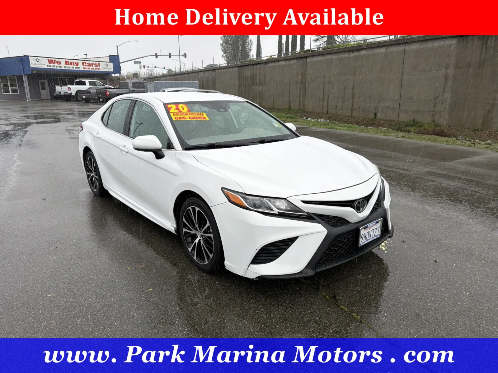 2020 Toyota Camry SE's photo