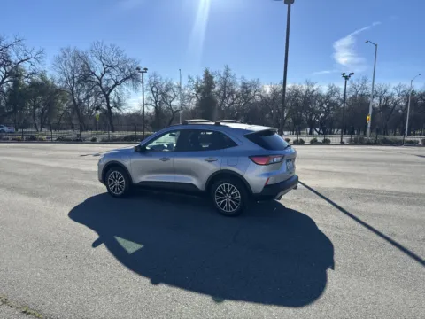 More photos of 2022 Ford Escape SEL Plug-In Hybrid at Park Marina Motors, CA