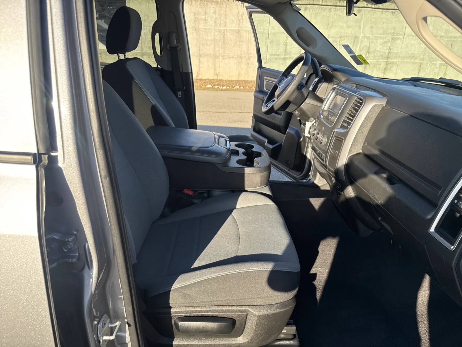 2024 RAM Ram 1500 Classic SLT - Photo 14
