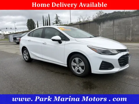 White 2019 Chevrolet Cruze LT for sale in Redding, CA
