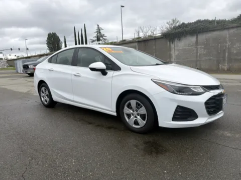 White 2019 Chevrolet Cruze LT for sale in Redding, CA