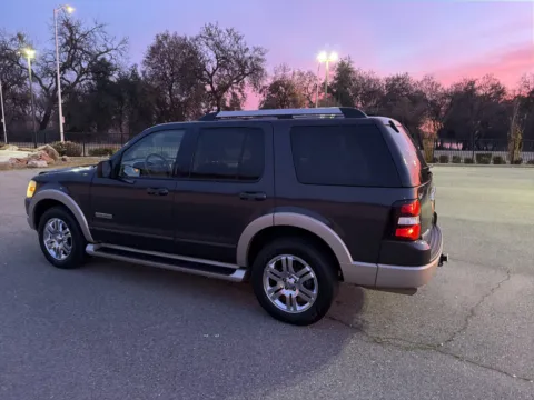 More photos of 2007 Ford Explorer Eddie Bauer at Park Marina Motors, CA