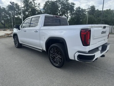 More photos of 2022 GMC Sierra 1500 Denali Ultimate at Park Marina Motors, CA