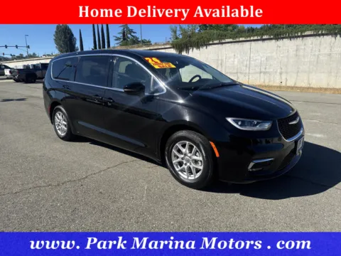 Black 2024 Chrysler Pacifica Touring L for sale in Redding, CA