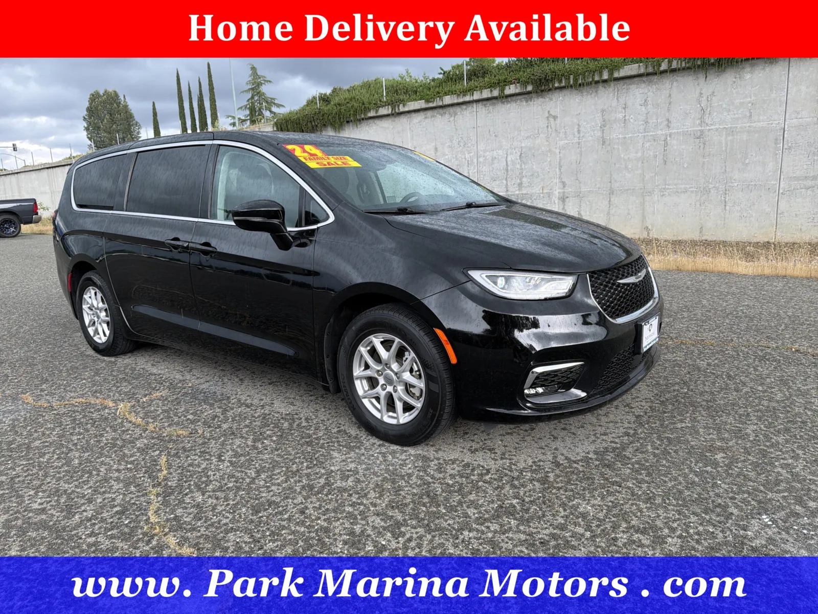 Black 2024 Chrysler Pacifica Touring L for sale in Redding, CA