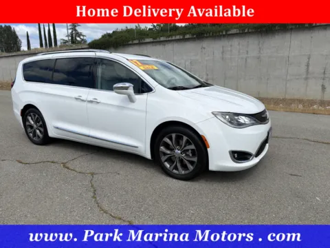 White 2017 Chrysler Pacifica Limited for sale in Redding, CA