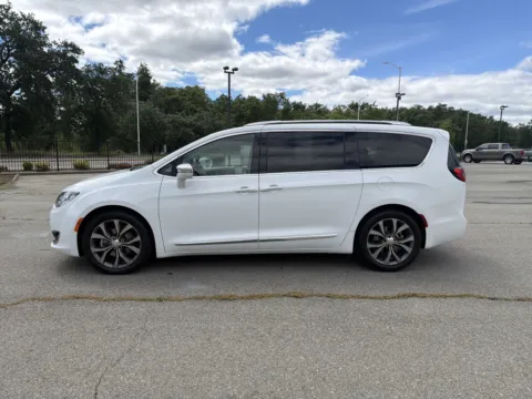 More photos of 2017 Chrysler Pacifica Limited at Park Marina Motors, CA