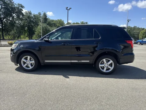 More photos of 2017 Ford Explorer XLT at Park Marina Motors, CA