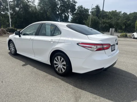 More photos of 2018 Toyota Camry Hybrid LE at Park Marina Motors, CA