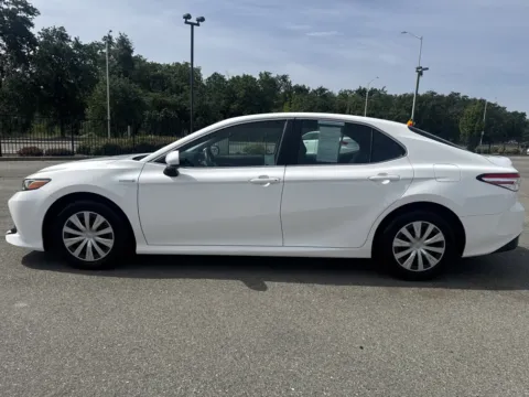 More photos of 2018 Toyota Camry Hybrid LE at Park Marina Motors, CA