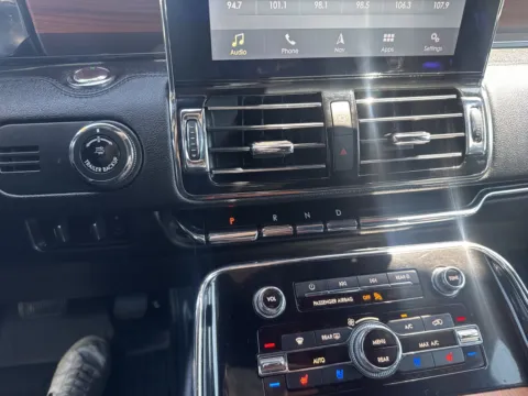 More photos of 2019 Lincoln Navigator L Reserve at Park Marina Motors, CA
