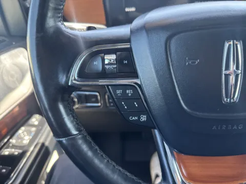 More photos of 2019 Lincoln Navigator L Reserve at Park Marina Motors, CA