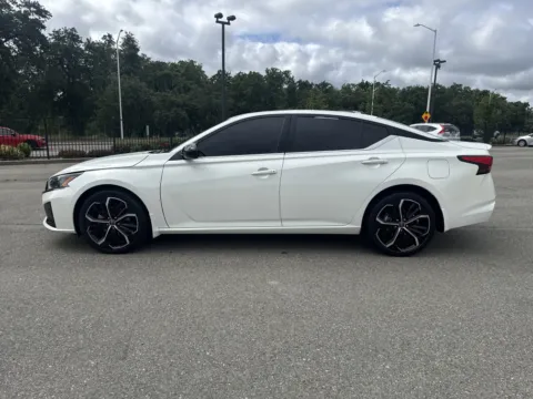 More photos of 2023 Nissan Altima 2.5 SR at Park Marina Motors, CA
