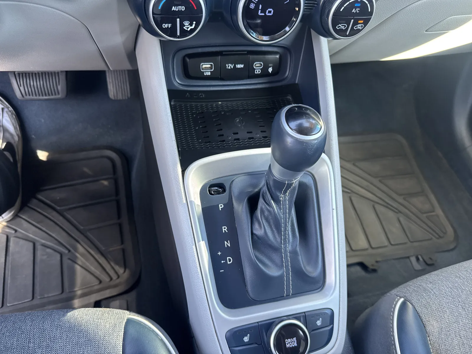 2023 Hyundai Venue Limited - Photo 20