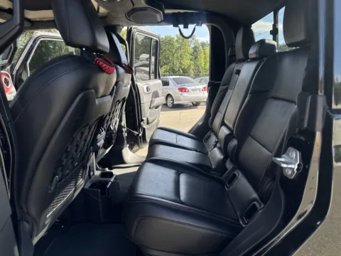 More photos of 2020 Jeep Gladiator Rubicon at Park Marina Motors, CA