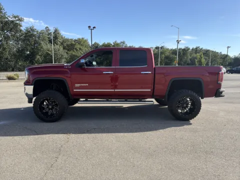 More photos of 2018 GMC Sierra 1500 SLT at Park Marina Motors, CA