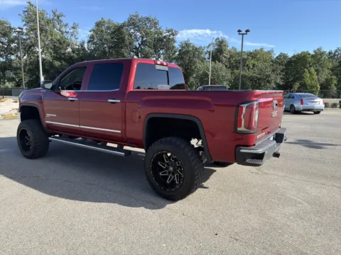 More photos of 2018 GMC Sierra 1500 SLT at Park Marina Motors, CA