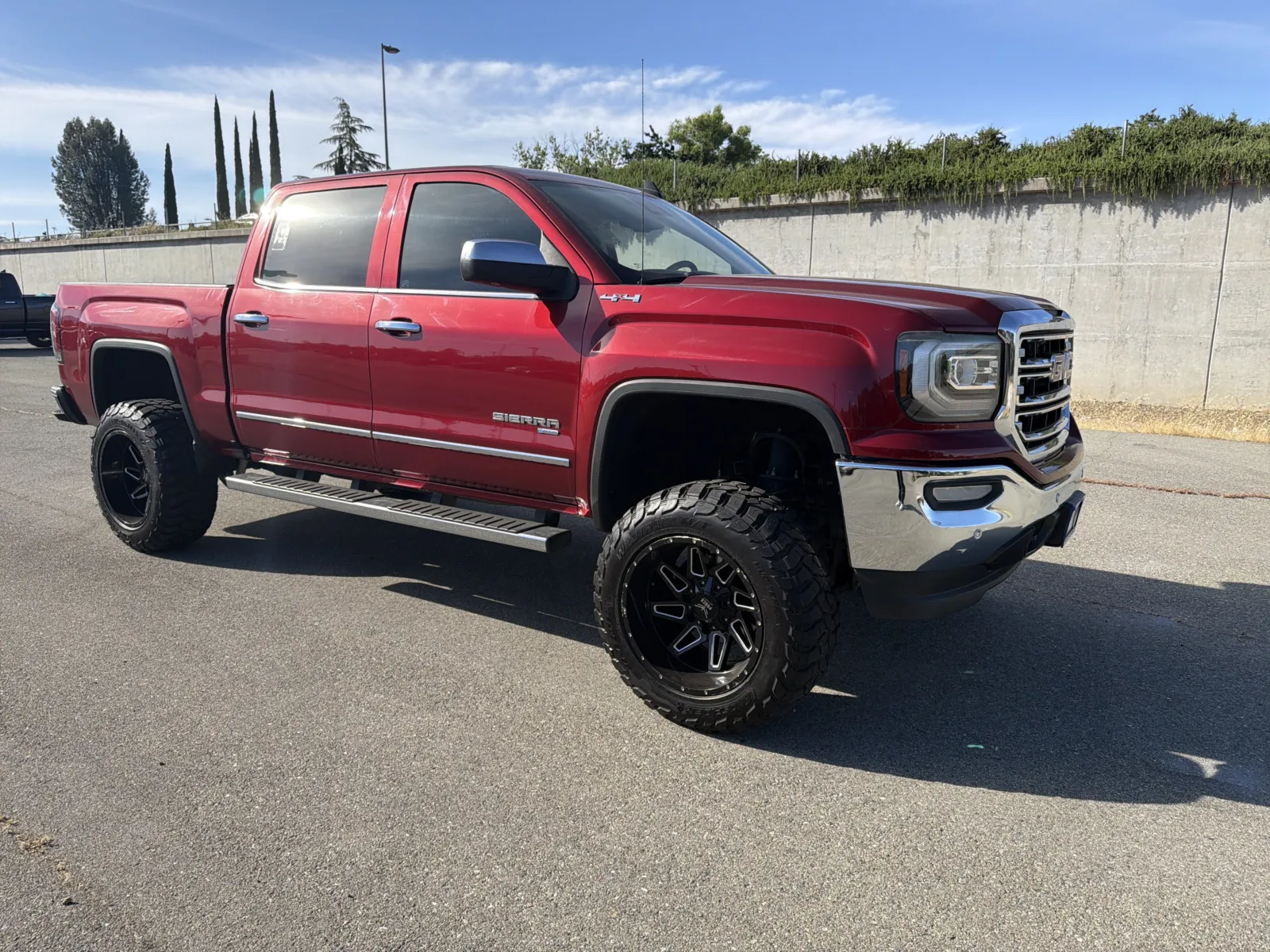 2018 GMC Sierra 4WD Crew Cab Short Box SLT's photo