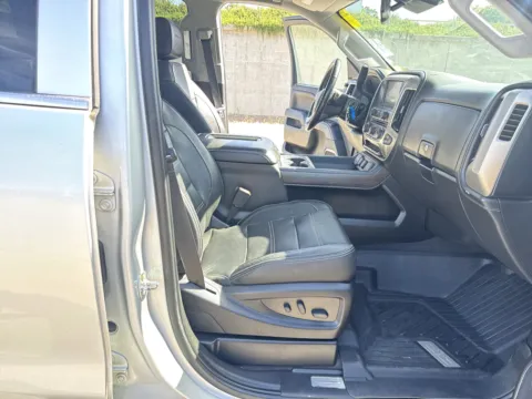 More photos of 2019 GMC Sierra 2500HD Denali at Park Marina Motors, CA