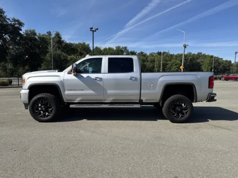 More photos of 2019 GMC Sierra 2500HD Denali at Park Marina Motors, CA