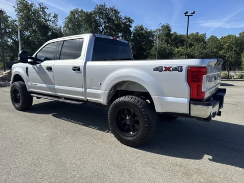 More photos of 2019 Ford Super Duty F-250 SRW XLT at Park Marina Motors, CA