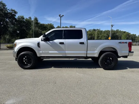 More photos of 2019 Ford Super Duty F-250 SRW XLT at Park Marina Motors, CA