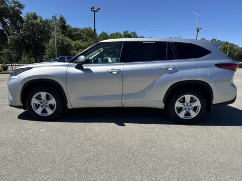 More photos of 2022 Toyota Highlander LE at Park Marina Motors, CA