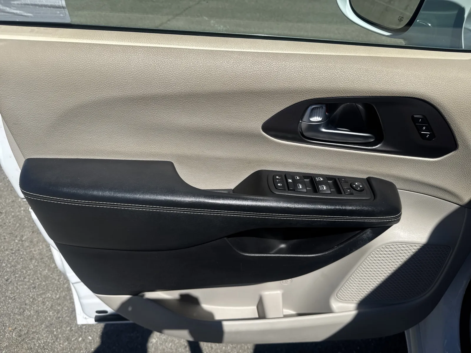 2022 Chrysler Pacifica Touring L - Photo 12