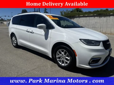 White 2022 Chrysler Pacifica Touring L for sale in Redding, CA