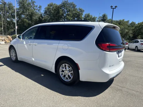 More photos of 2022 Chrysler Pacifica Touring L at Park Marina Motors, CA