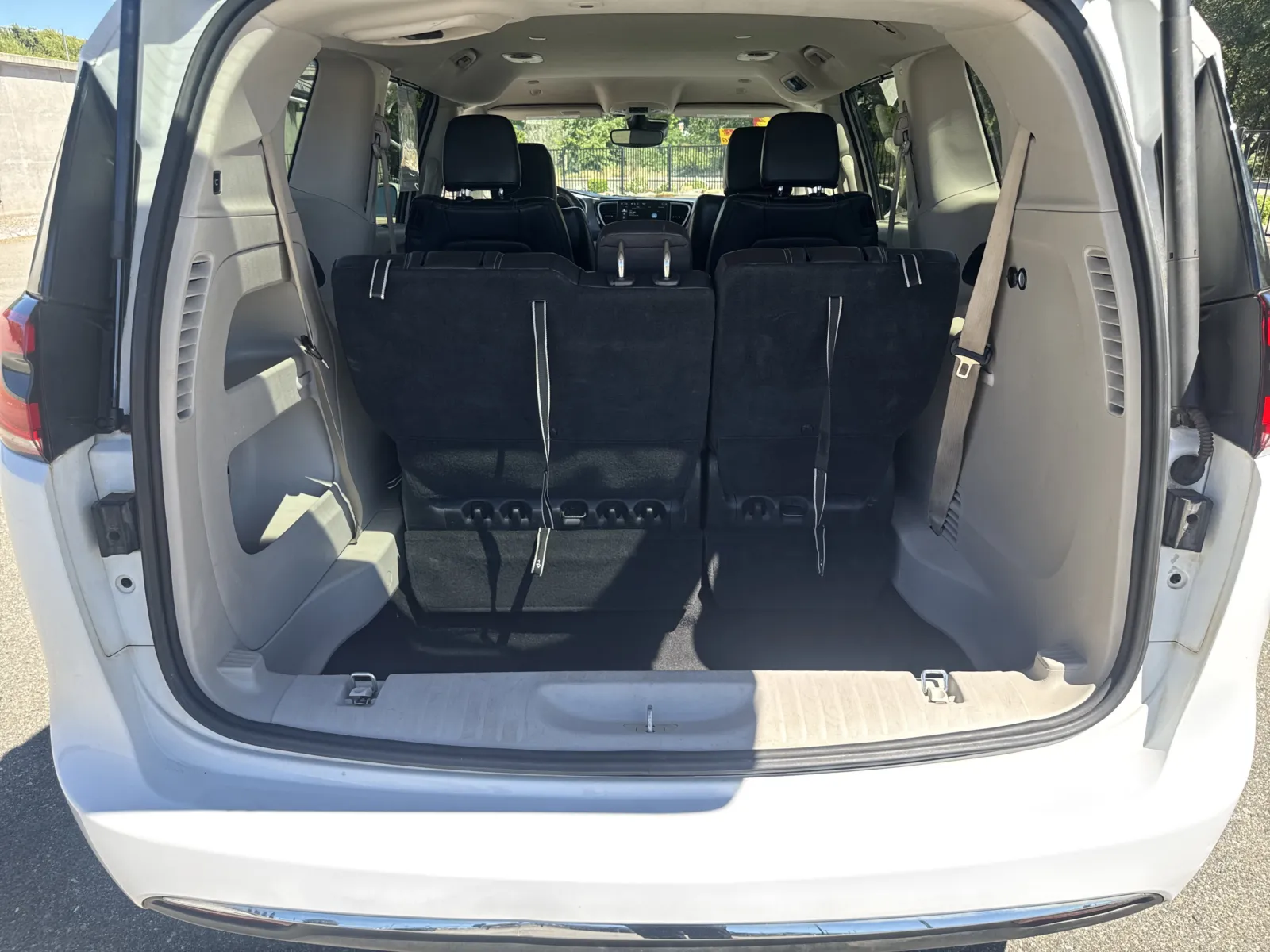 2022 Chrysler Pacifica Touring L - Photo 25