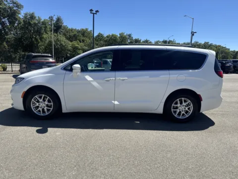 More photos of 2022 Chrysler Pacifica Touring L at Park Marina Motors, CA