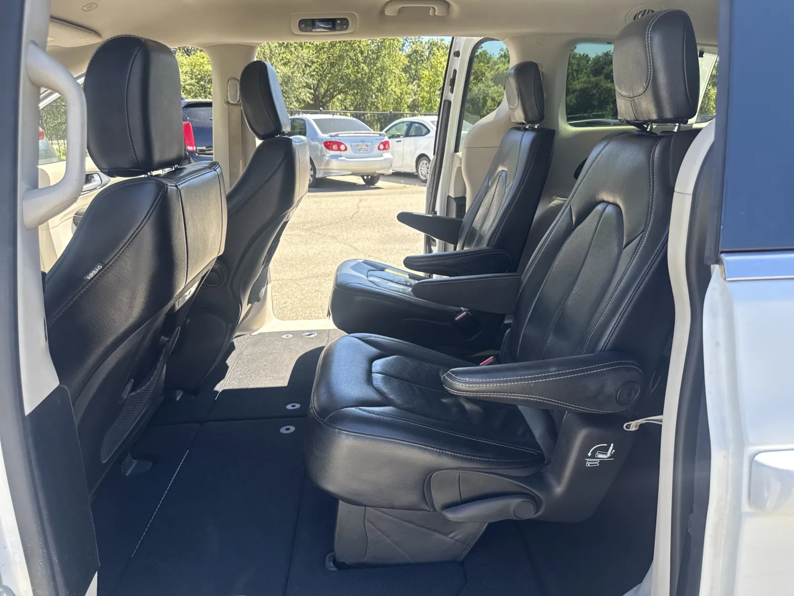 2022 Chrysler Pacifica Touring L - Photo 11