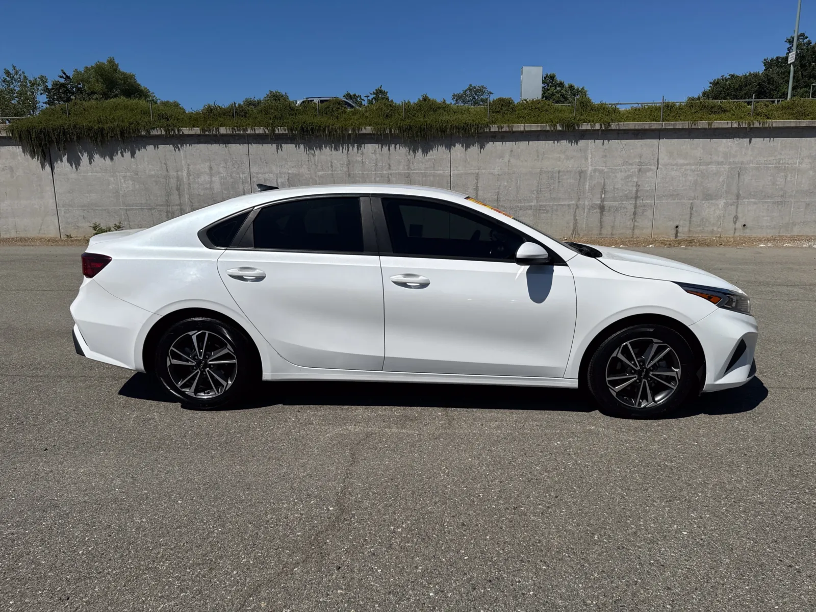 2023 Kia Forte LXS - Photo 8