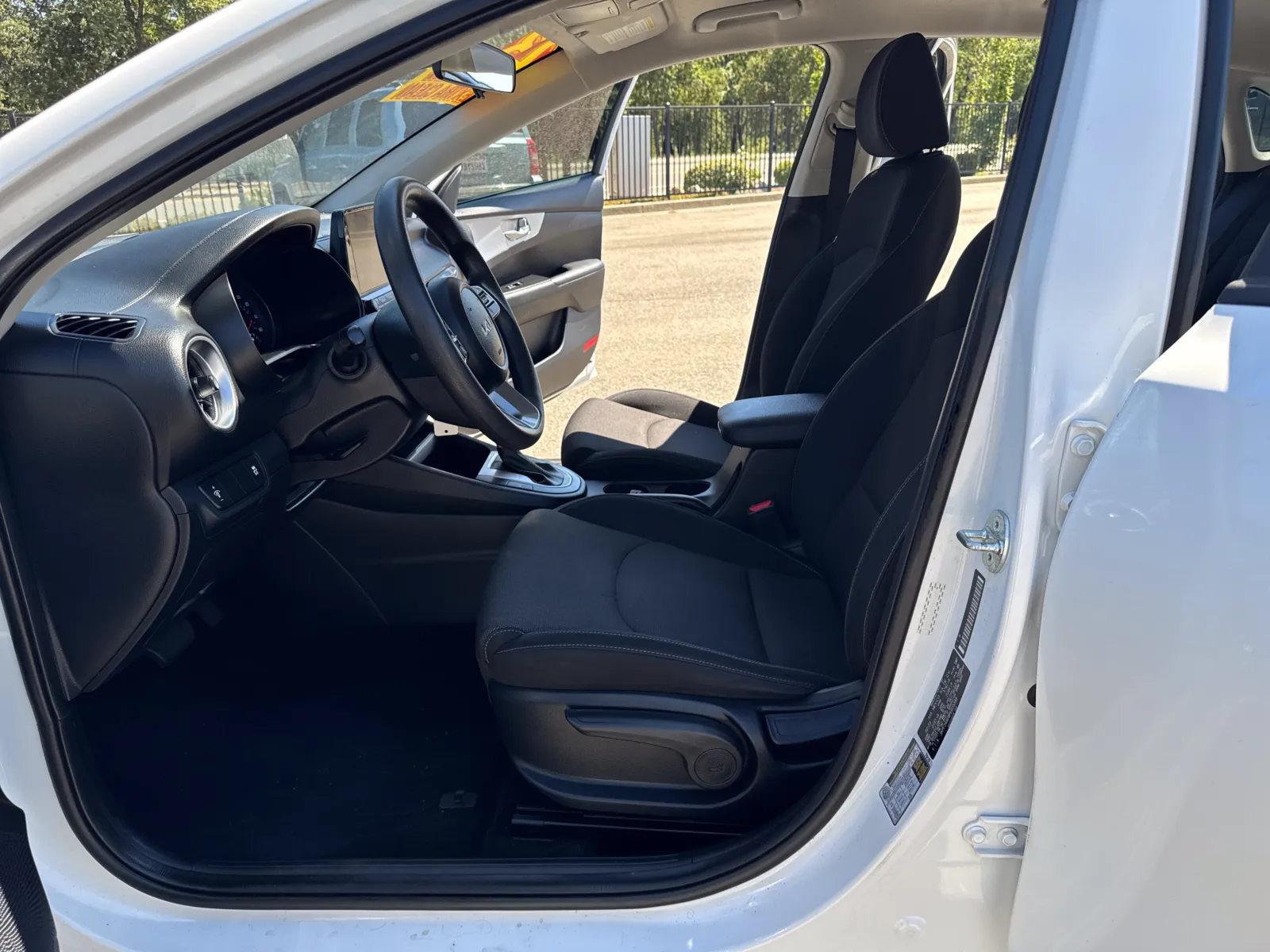 2023 Kia Forte LXS - Photo 10