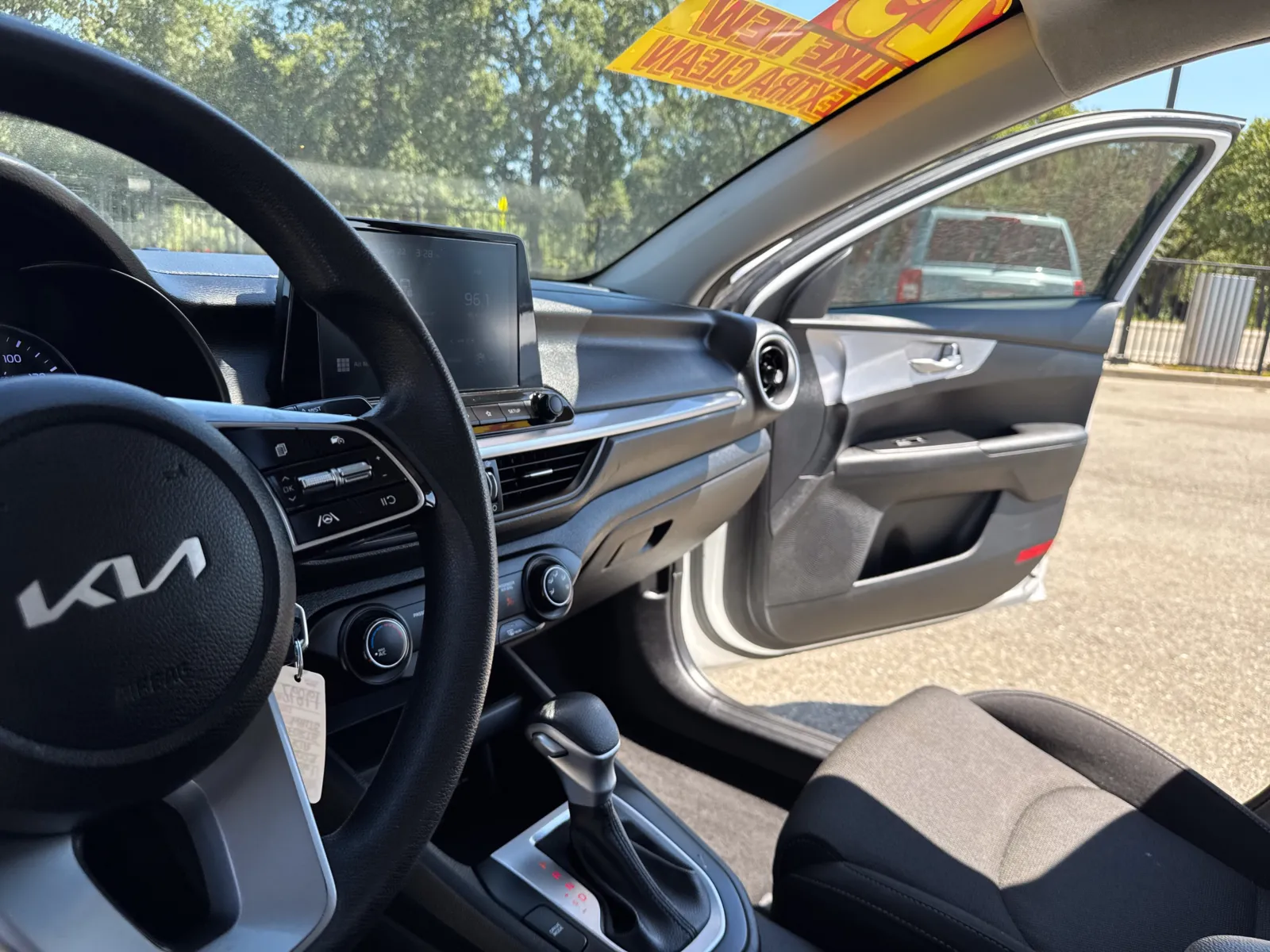 2023 Kia Forte LXS - Photo 9