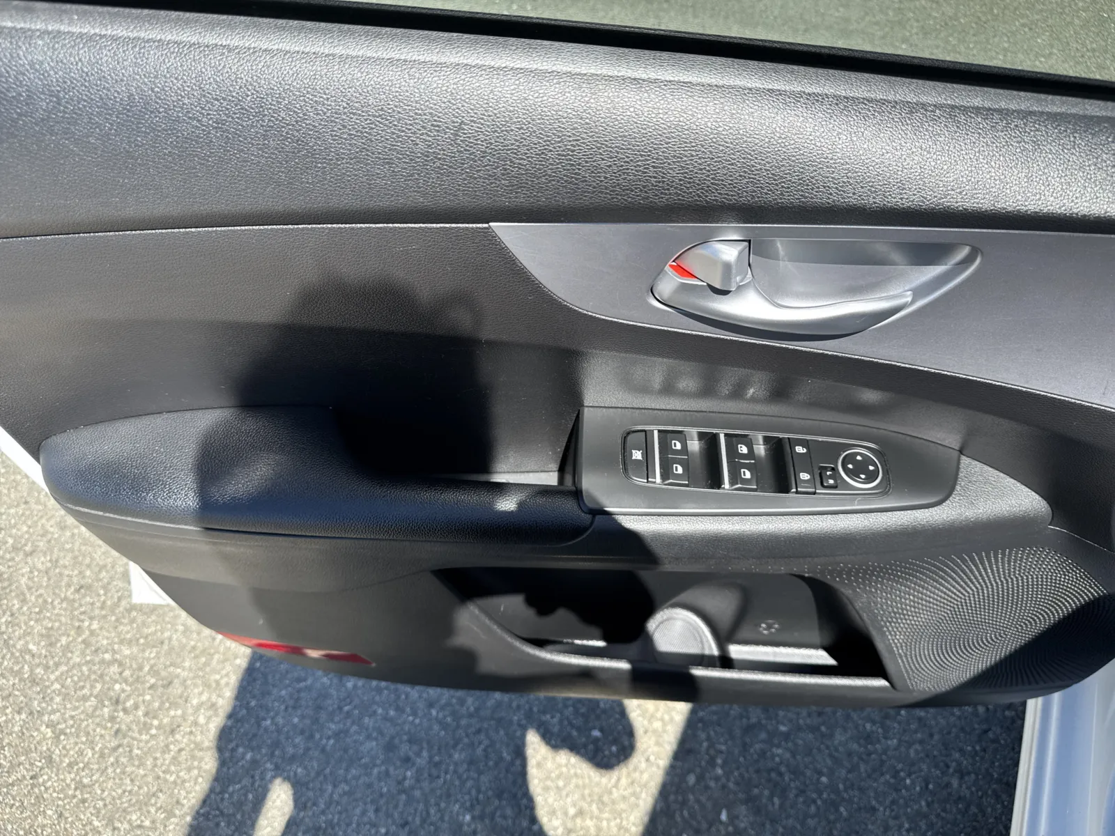 2023 Kia Forte LXS - Photo 12